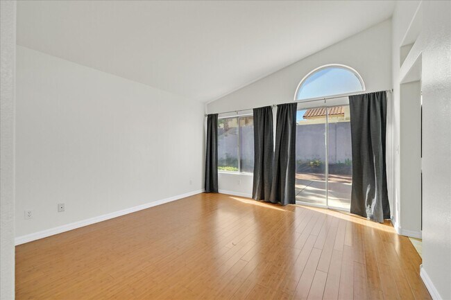 Building Photo - 313 Montcliff Ave