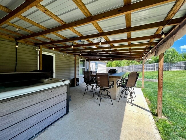 Building Photo - 3 bedroom home w/ privately fenced yard + hot tub.