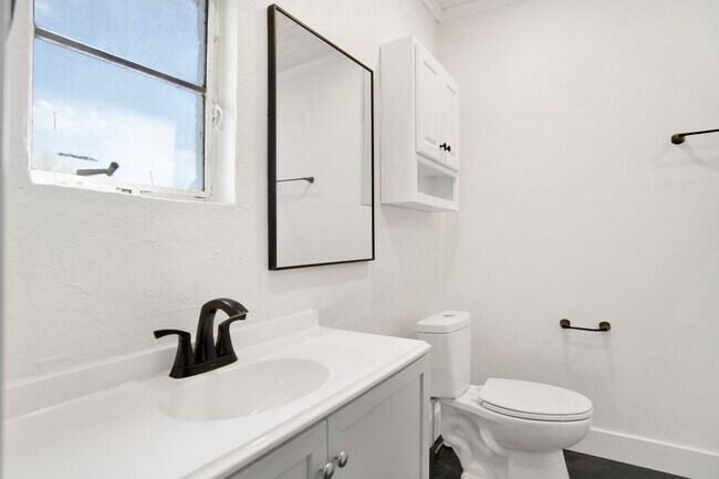 Building Photo - 4117 Barrancas Ave