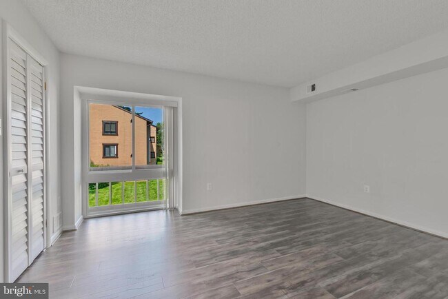 Building Photo - 10214 Bushman Dr