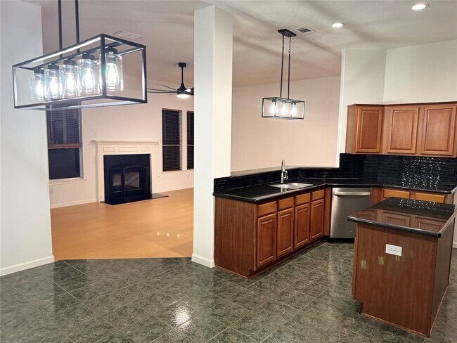 Building Photo - 19322 Pinewood Bluff Ln