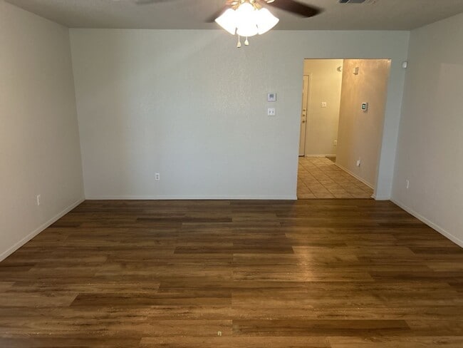 Building Photo - 621 Deloris Dr