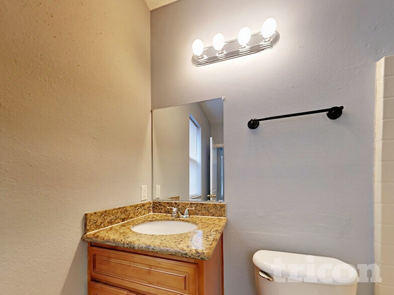 Building Photo - 8405 Quarter Horse Dr