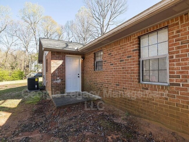 Building Photo - 151-153 Massey Lane