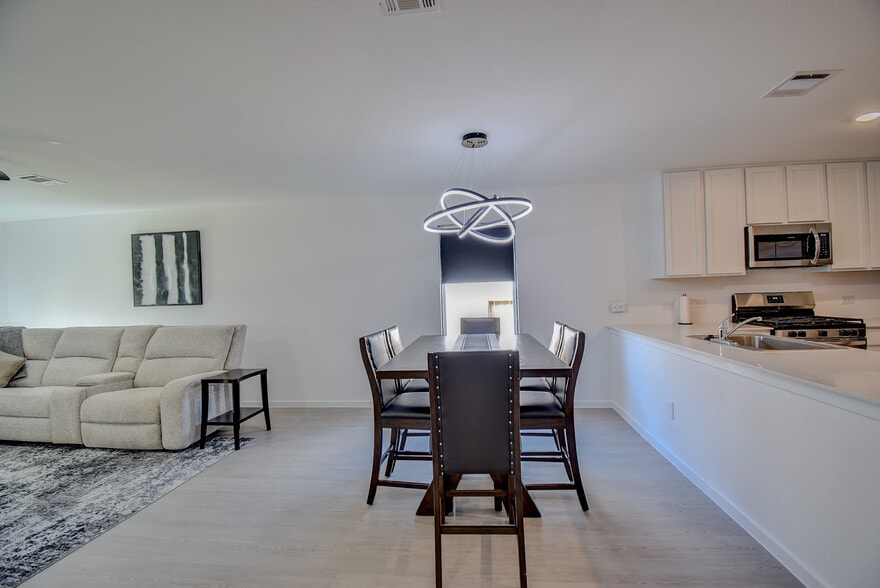 dining - 410 Emma St