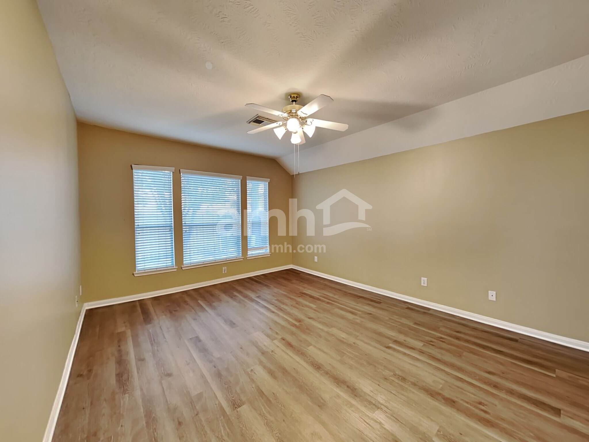 Building Photo - 3523 Pine Valley Dr