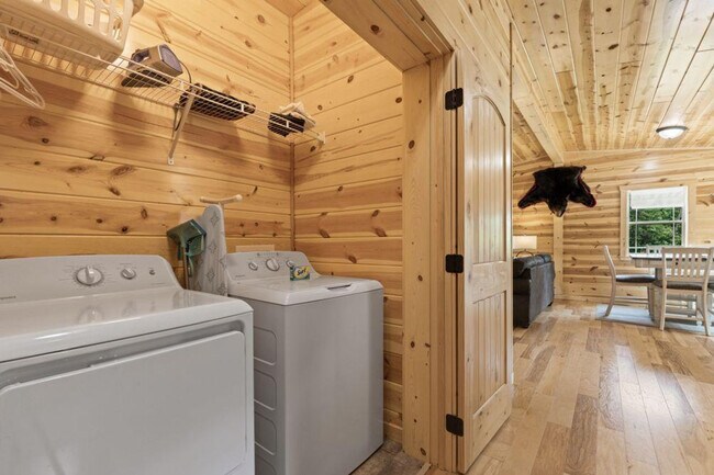 Building Photo - 1150 Pinyon Cir