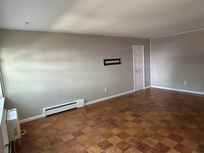 Building Photo - 1102 Town House Village