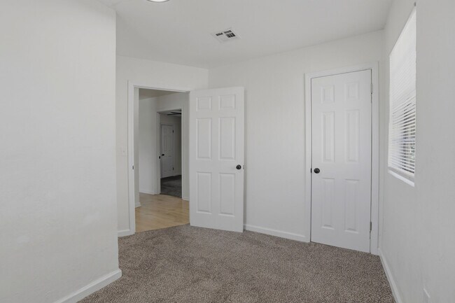 Building Photo - 321 SE 67th St