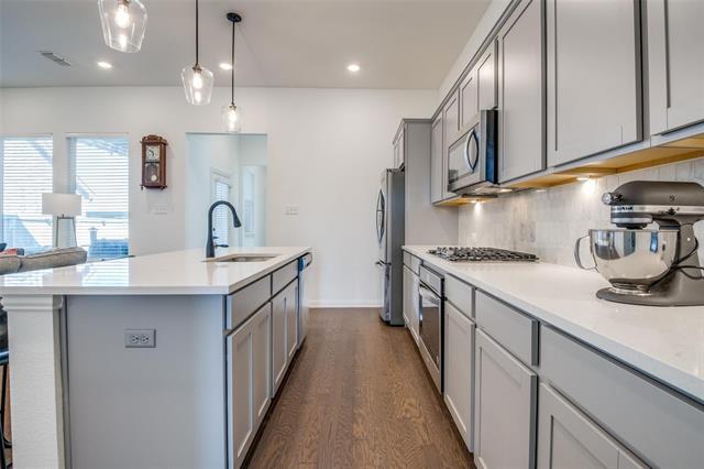 Building Photo - 2408 Elm Pl