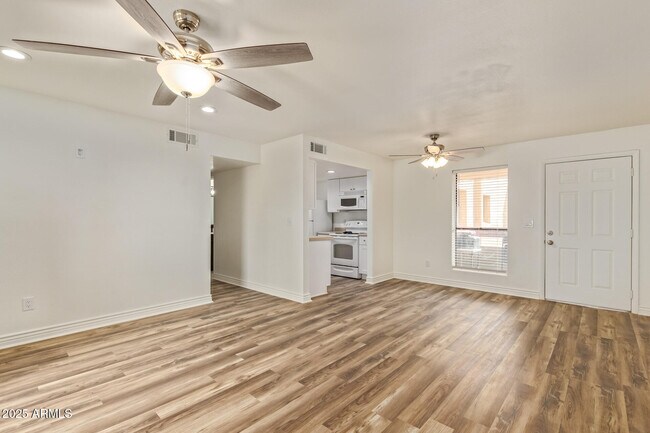 Building Photo - 3131 W Cochise Dr