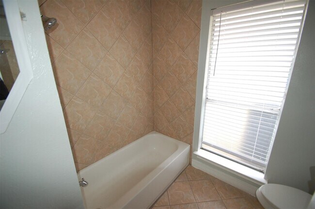 Building Photo - 3338 Walhalla Dr