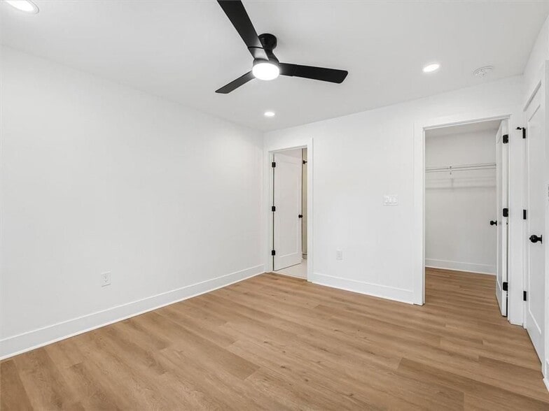 Building Photo - 454 Oak Dr SE