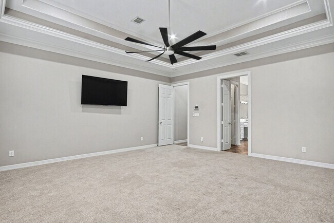 Building Photo - 15569 Crown Oaks Dr