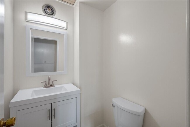 Building Photo - Private Belmont Home | 3 Bed | 3 Bath | 2,272 Sq. Ft.