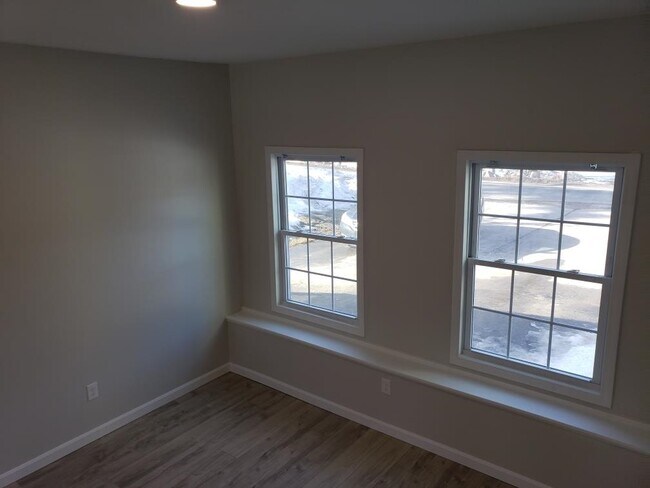 Building Photo - 2 Bancroft Rd