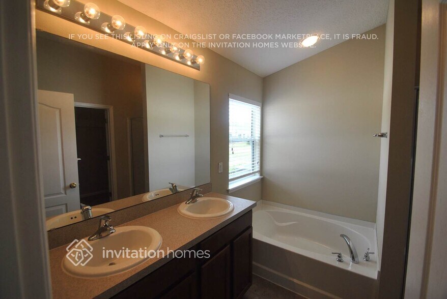 Building Photo - 4754 Creek Bluff Ln