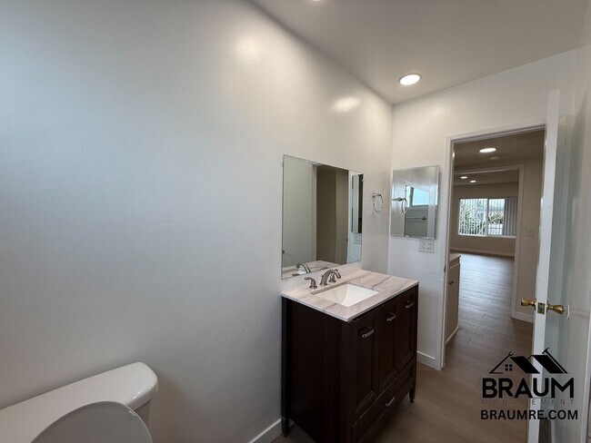 Building Photo - 6041 Whitsett Ave