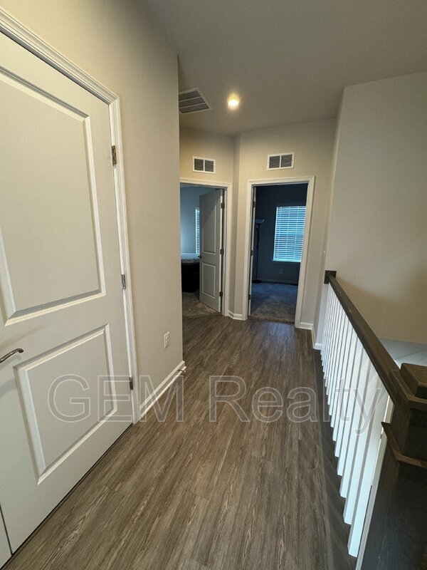 Building Photo - 1853 Sag Harbor Ln