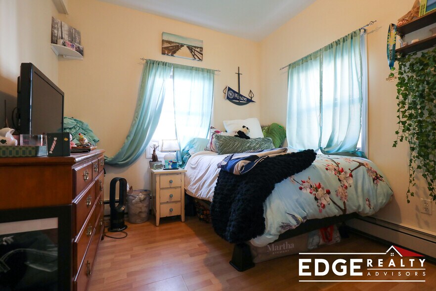 Building Photo - 16 Greylock Rd