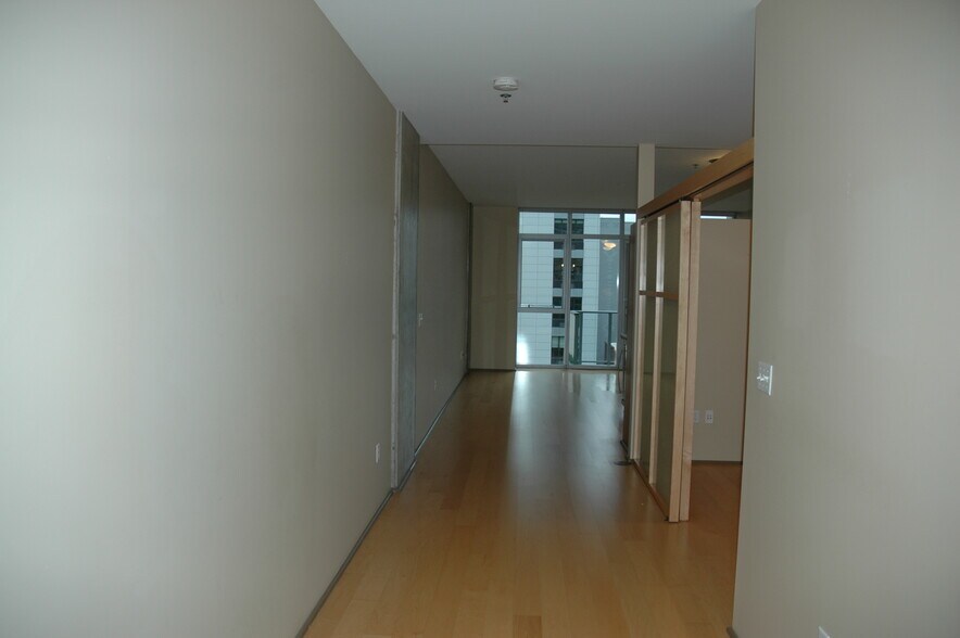 Building Photo - 1221 SW 10th Ave