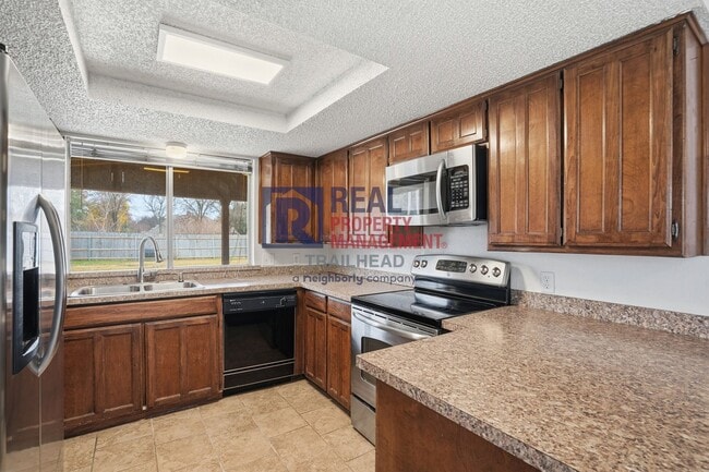 Building Photo - Updated 3-Bedroom Home with Large Fenced Yard in a Great Location