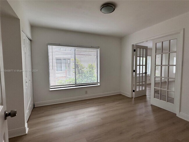 Building Photo - 547 Patio Village Way