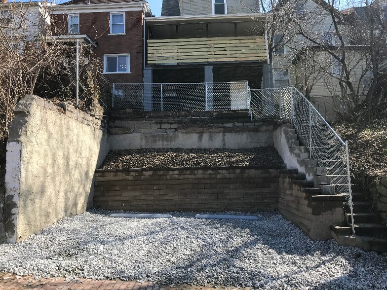 Building Photo - 122 Ruth St