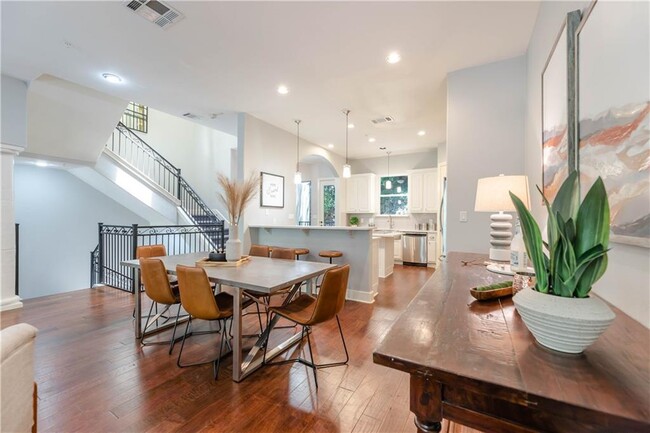 Building Photo - 1529 Barton Springs Rd