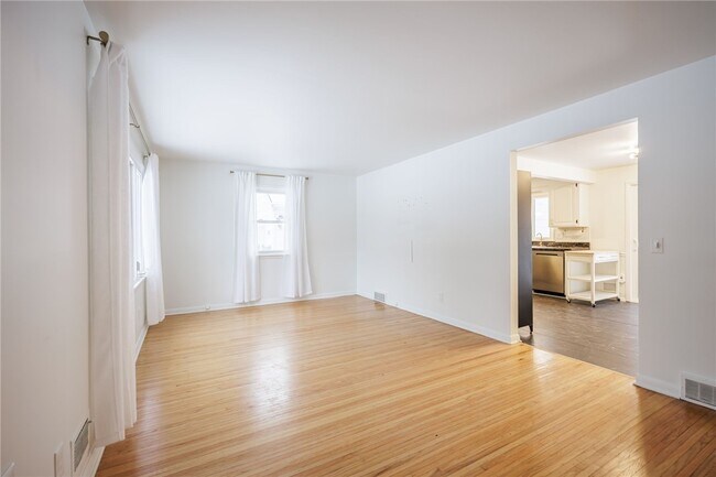 Building Photo - 105 Chestnut Dr