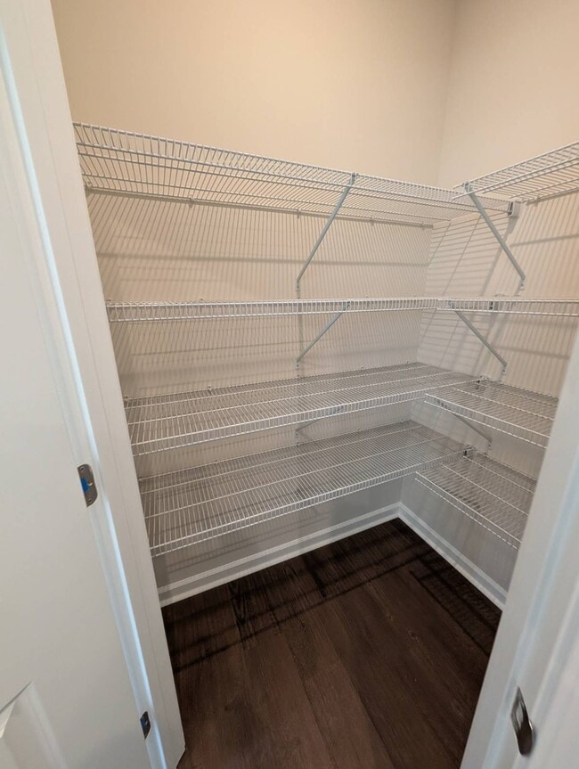 Building Photo - 985 Tess St