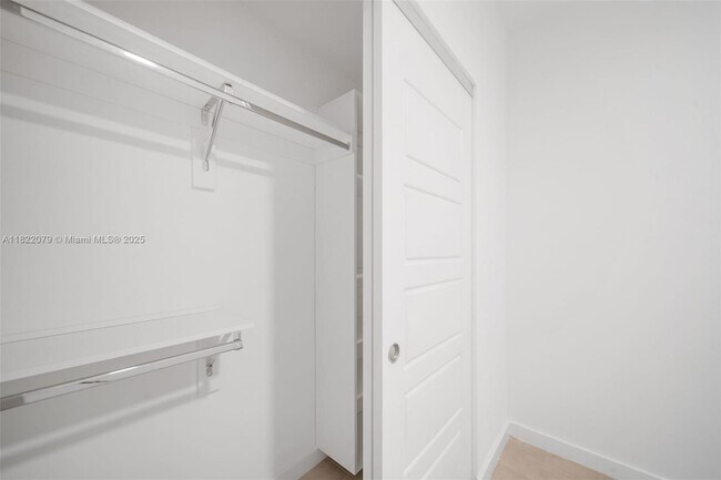 Building Photo - 2150 N Bayshore Dr
