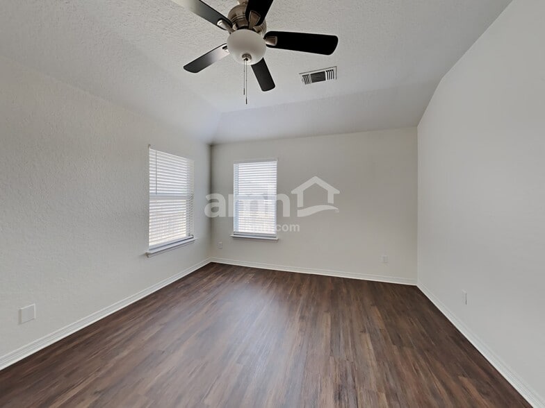 Building Photo - 9926 Sun Ml