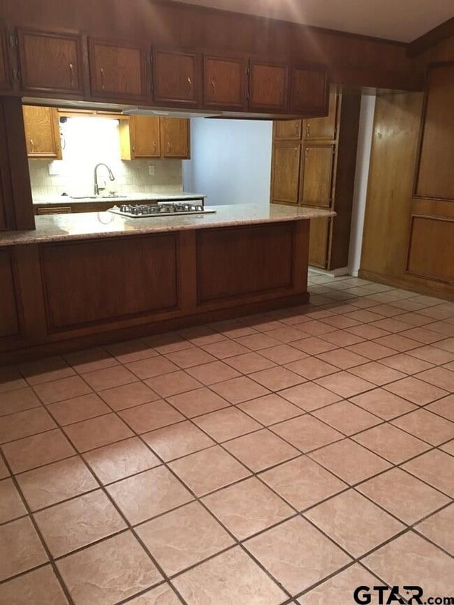 Building Photo - 6020 Plantation Dr