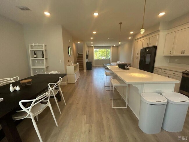 Building Photo - 312 Pear Tree Ter