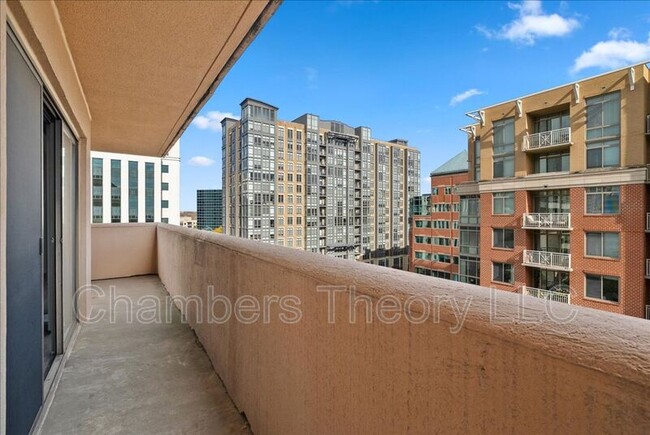 Building Photo - 1301 N Courthouse Rd