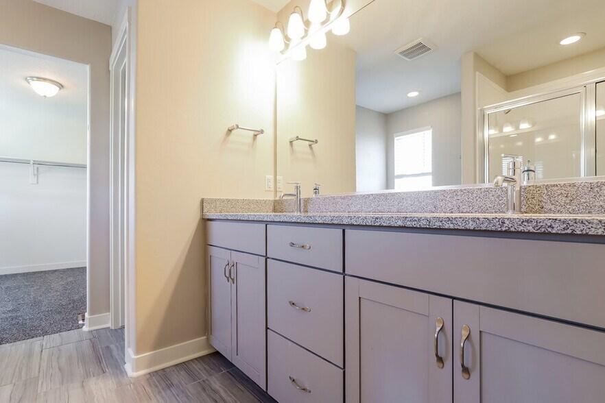 Building Photo - 5093 Summerdale Dr