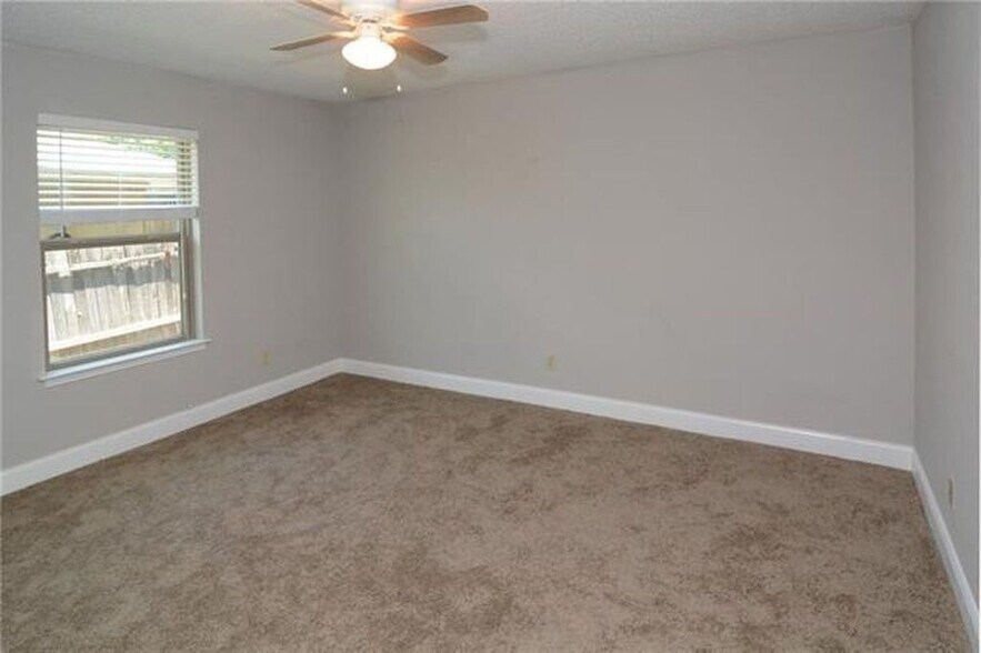 Building Photo - 925 Baldwin St