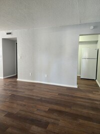 Building Photo - ** COMING SOON ** RENOVATED 2 Bedroom 1 Ba...