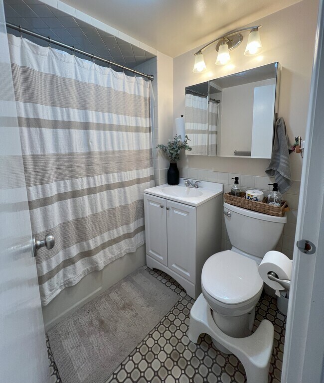 Building Photo - 1145 Boylston St