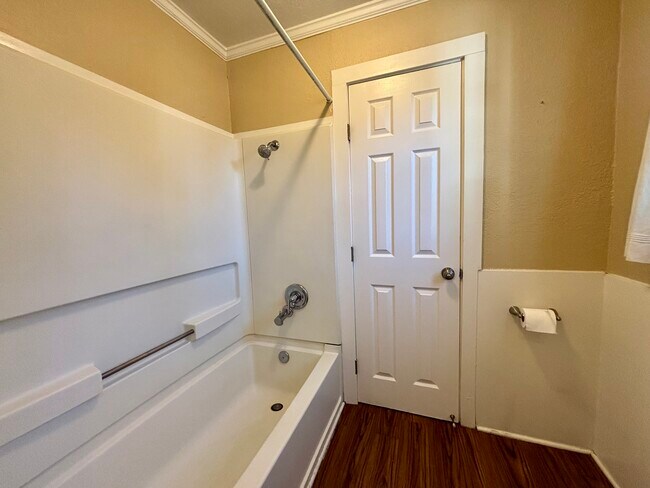 Building Photo - 226 Nigh St