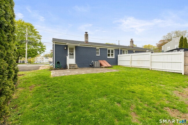 Building Photo - 40 Beacon View Dr