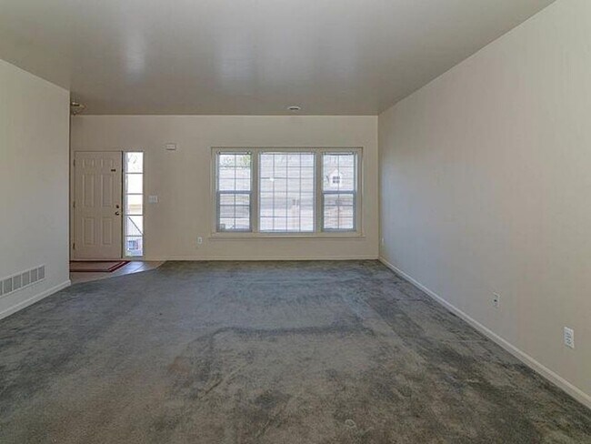 Building Photo - 2076 Cloverly Ln