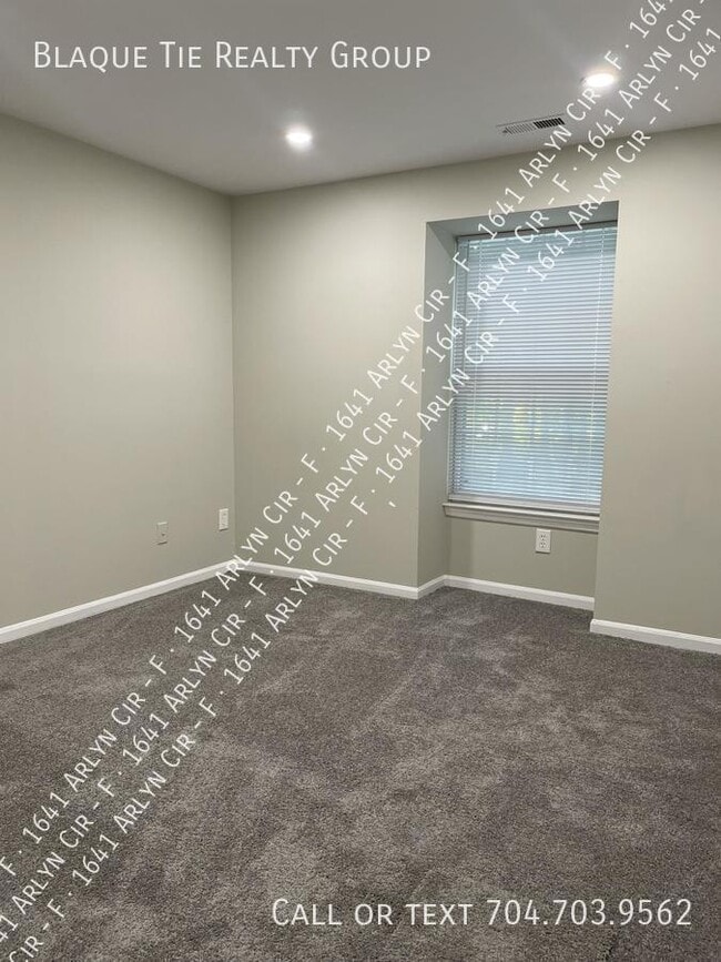 Building Photo - 1641 Arlyn Cir