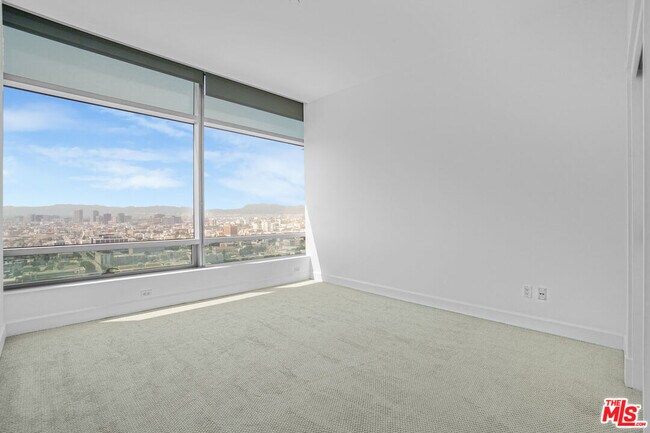 Building Photo - 900 W Olympic Blvd