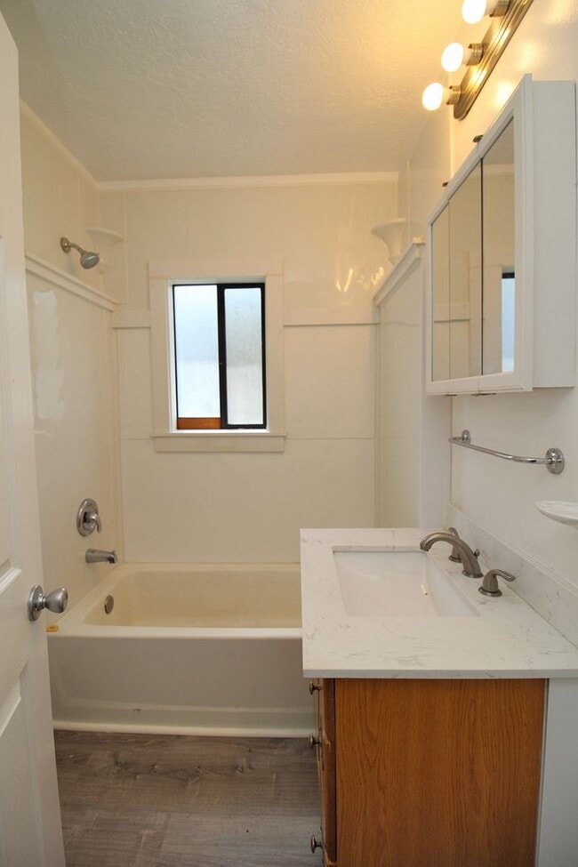 Building Photo - 2315 SE 66th Ave