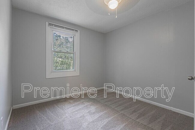 Building Photo - 2727 S Vermont Ave