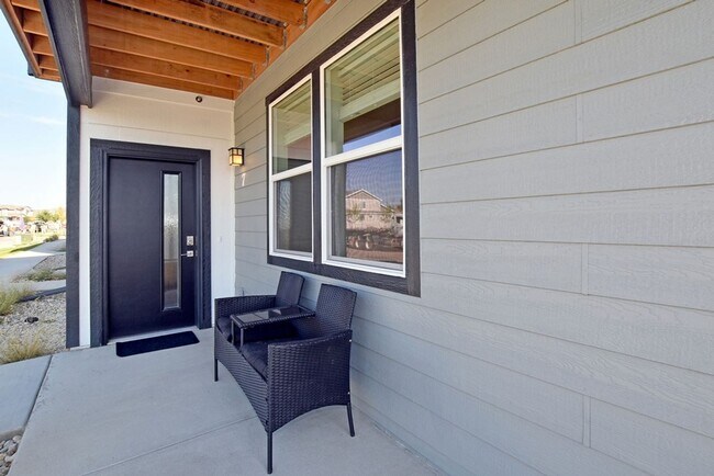 Building Photo - Raindance main floor condo move in ready.