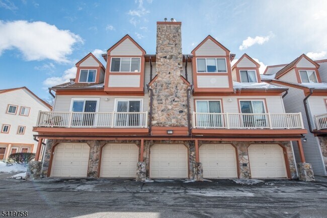 Building Photo - 56 Woods Edge Dr