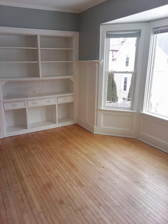 Building Photo - 2214 N Holton St